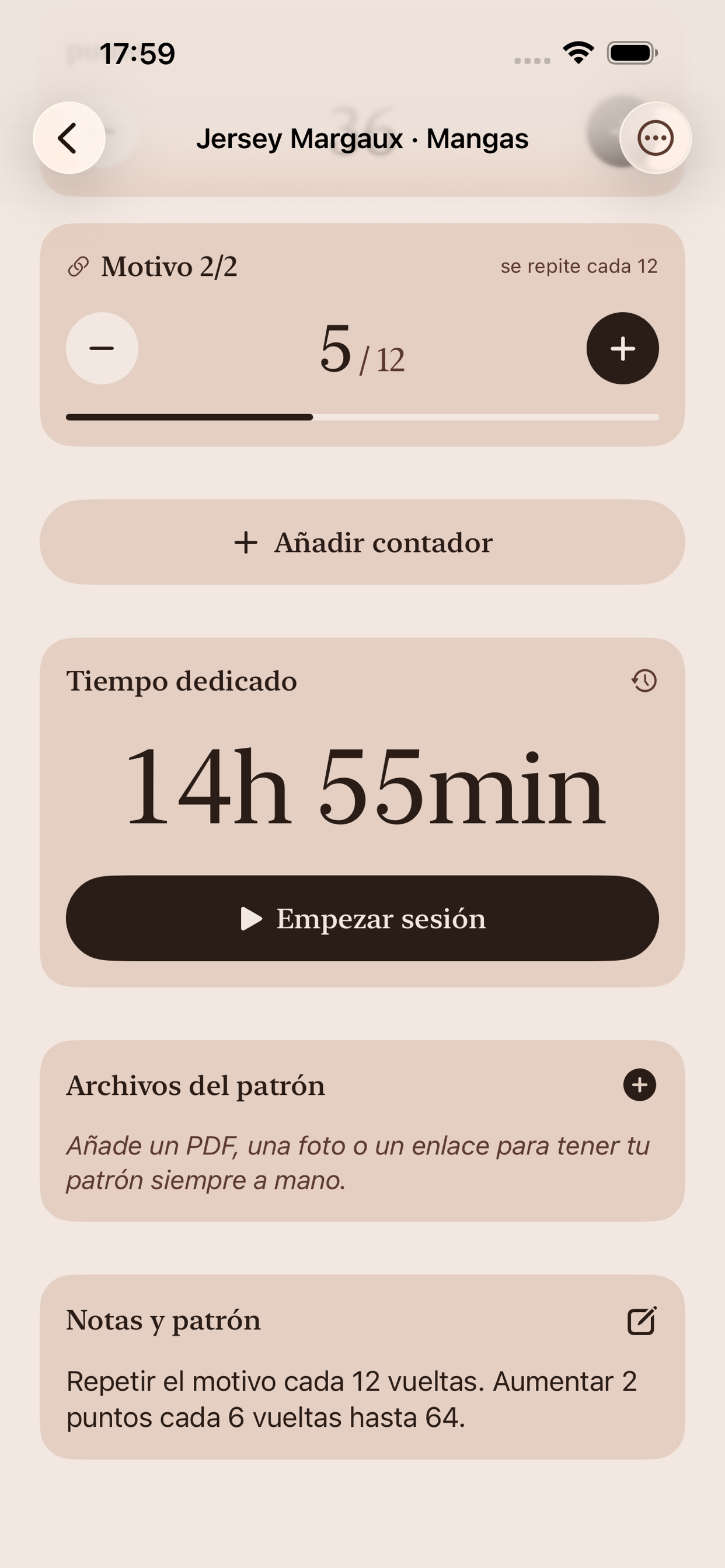 Pantalla de notas y patrón de un proyecto, con contador de motivos, una tarjeta de tiempo invertido con botón Iniciar sesión, y archivos de patrón.