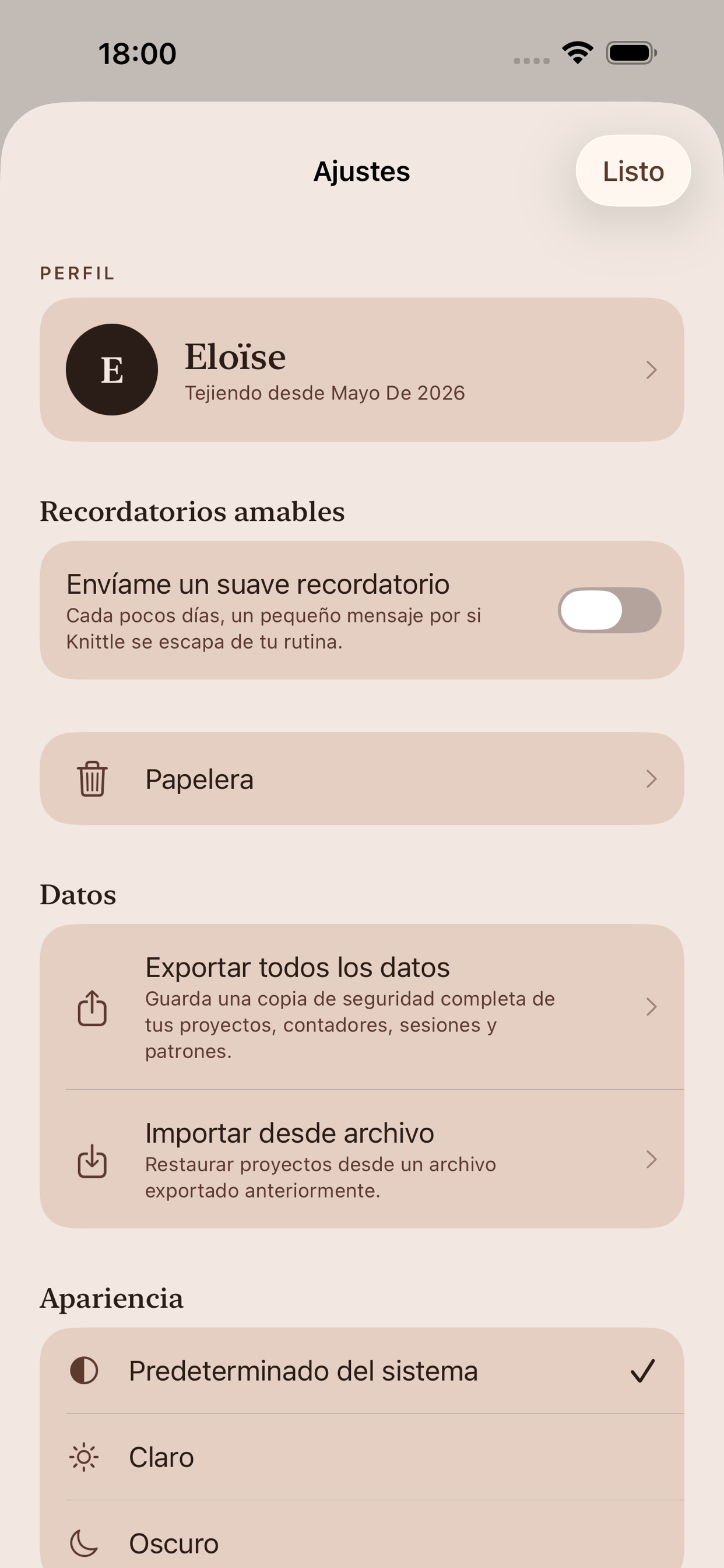Pantalla de ajustes con tarjeta de perfil, interruptor de recordatorios amables, exportar e importar datos, y selector de apariencia clara u oscura.